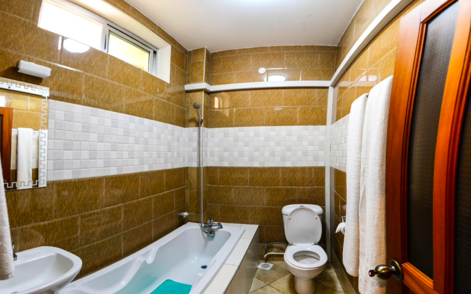 Executive Rooms - Image 4